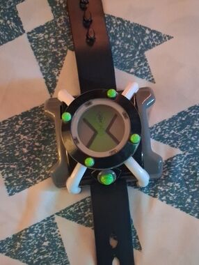 Ben 10 Deluxe Omnitrix FX Watch Alien Voices Lights Sound Playmates 2017 D1
